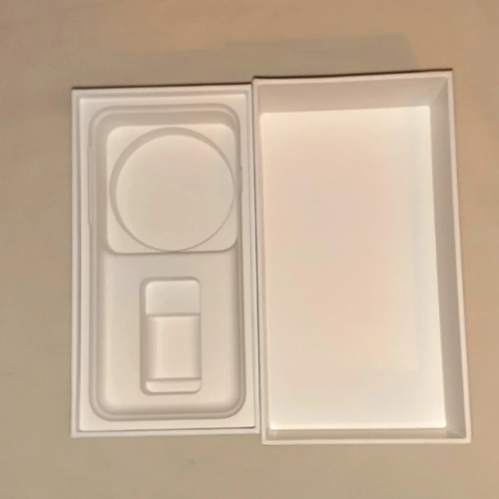 Apple iPhone 7 (empty box)